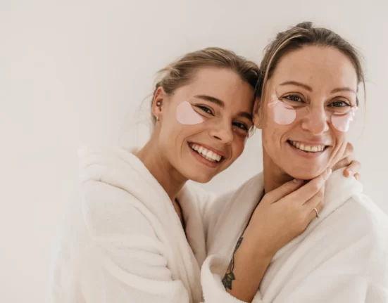 Göz Altı Morlukları Neden Olur?